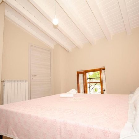 Corte Vezzola Bilocale Emma Puegnago sul Garda Exterior foto